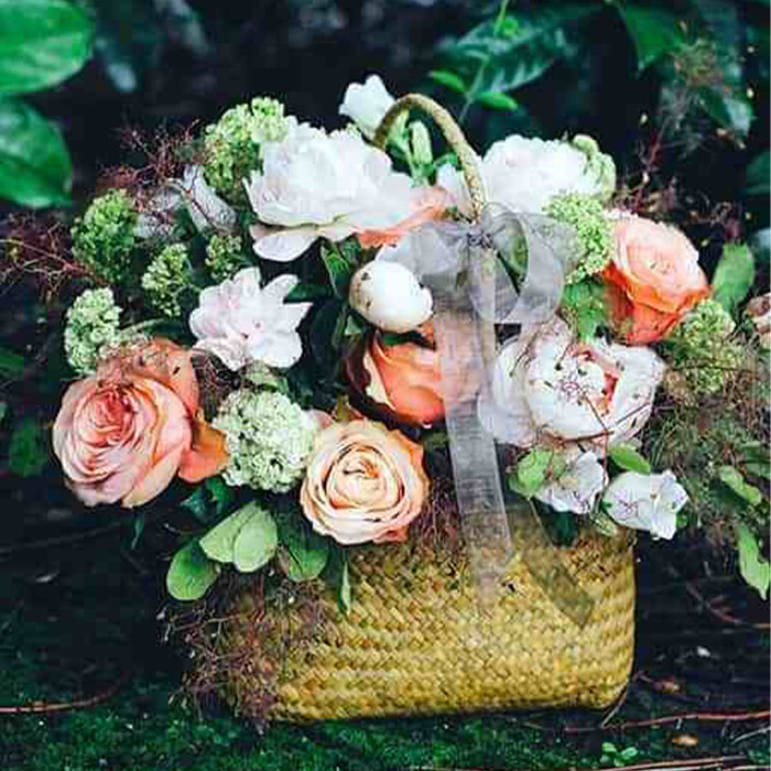 Букет свежих цветов из роз и сезонного микса "Тайский рассвет" — роскошные букеты по вашему вкусу