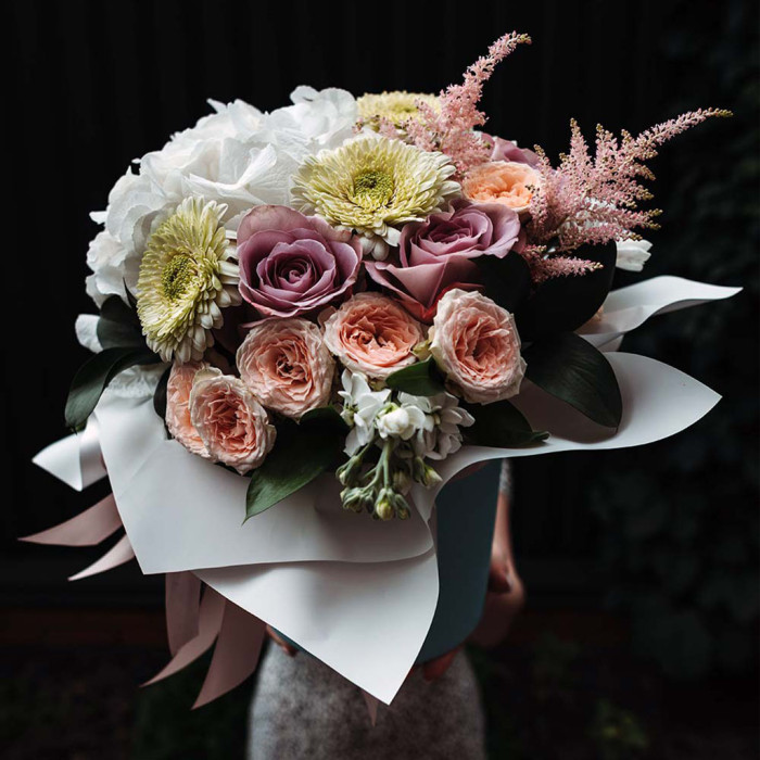 Гортензия и микс цветов в коробке "Букет Люкс" — свежие букеты по вашему вкусу