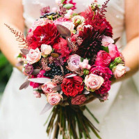 Букет из смешанных цветов "Экзотические красные цветы"